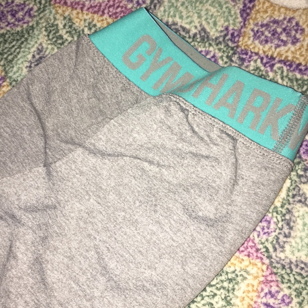 Gym shark leggings!